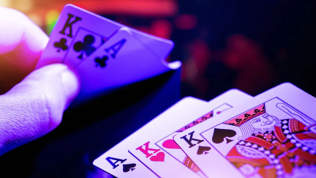 รู้จังหวะหยุดและเล่นต่อ – เทคนิคควบคุมสติที่ทำให้รอดทุกโต๊ะ